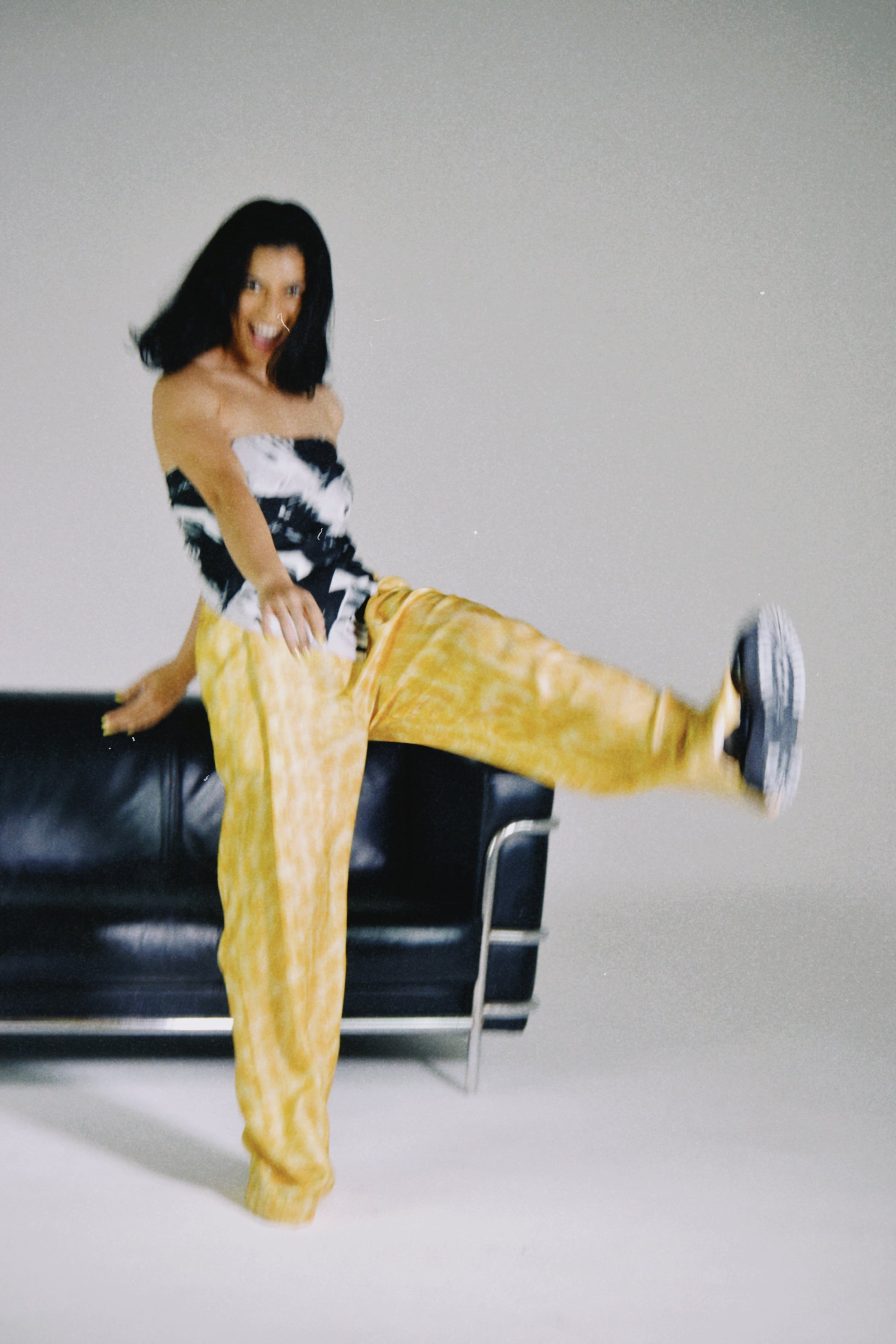 Abrazos Gold Pleated woman pants