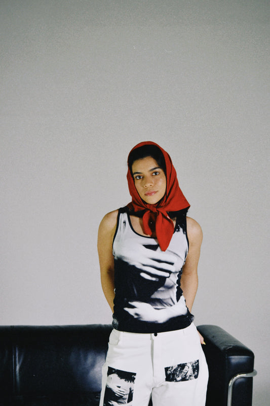 abrazos red scarf
