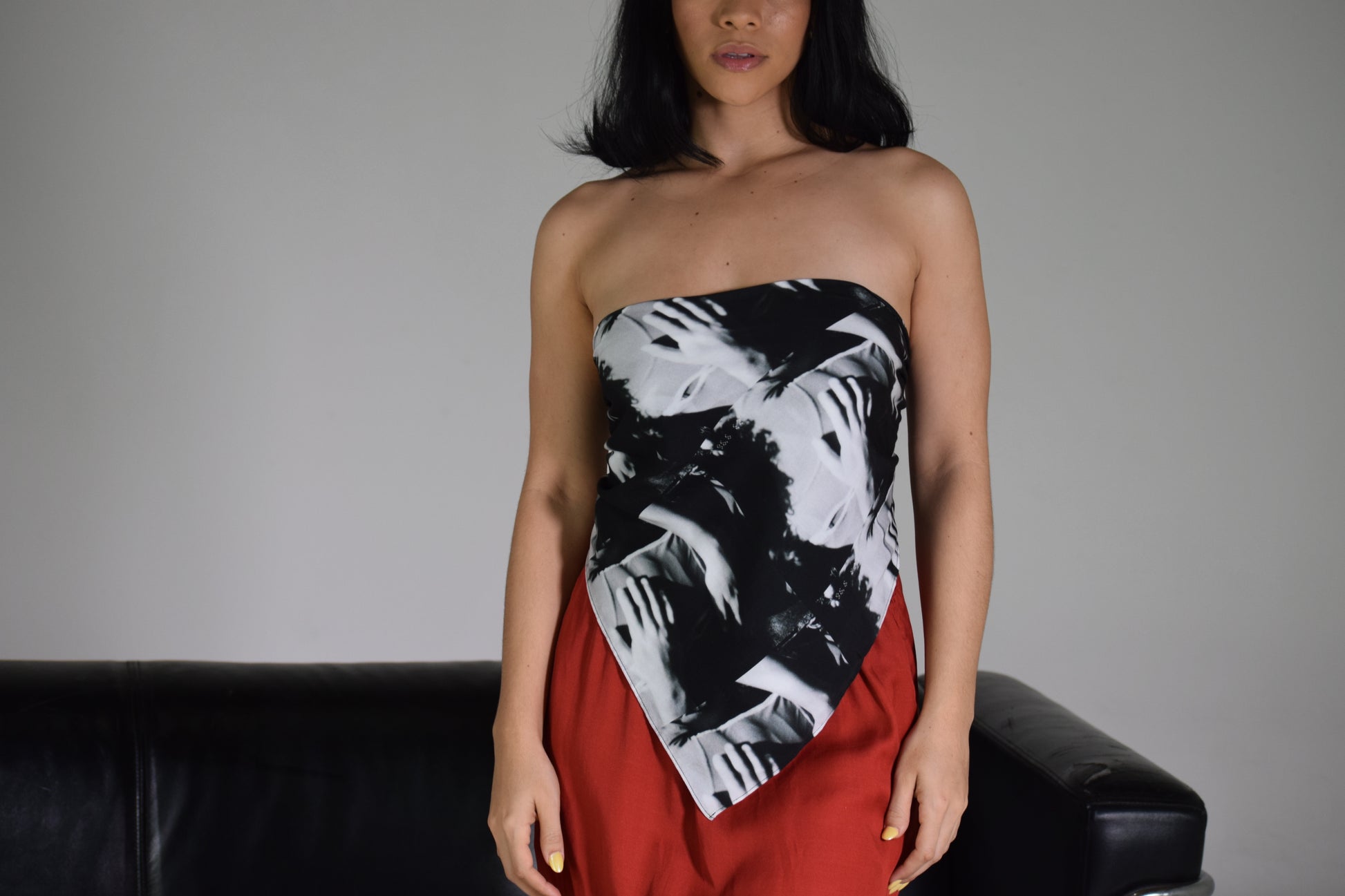 abrazos scarf in black 