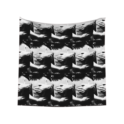 abrazos scarf in black 