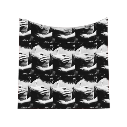 abrazos scarf in black 