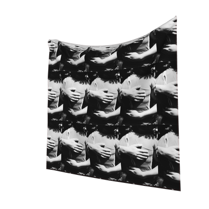 abrazos scarf in black 